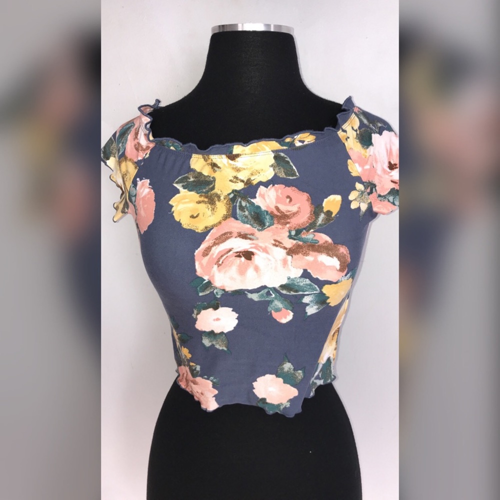 Discovery Off The Shoulder Crop Top